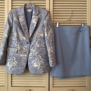 Tahari NWT skirt suit light blue floral